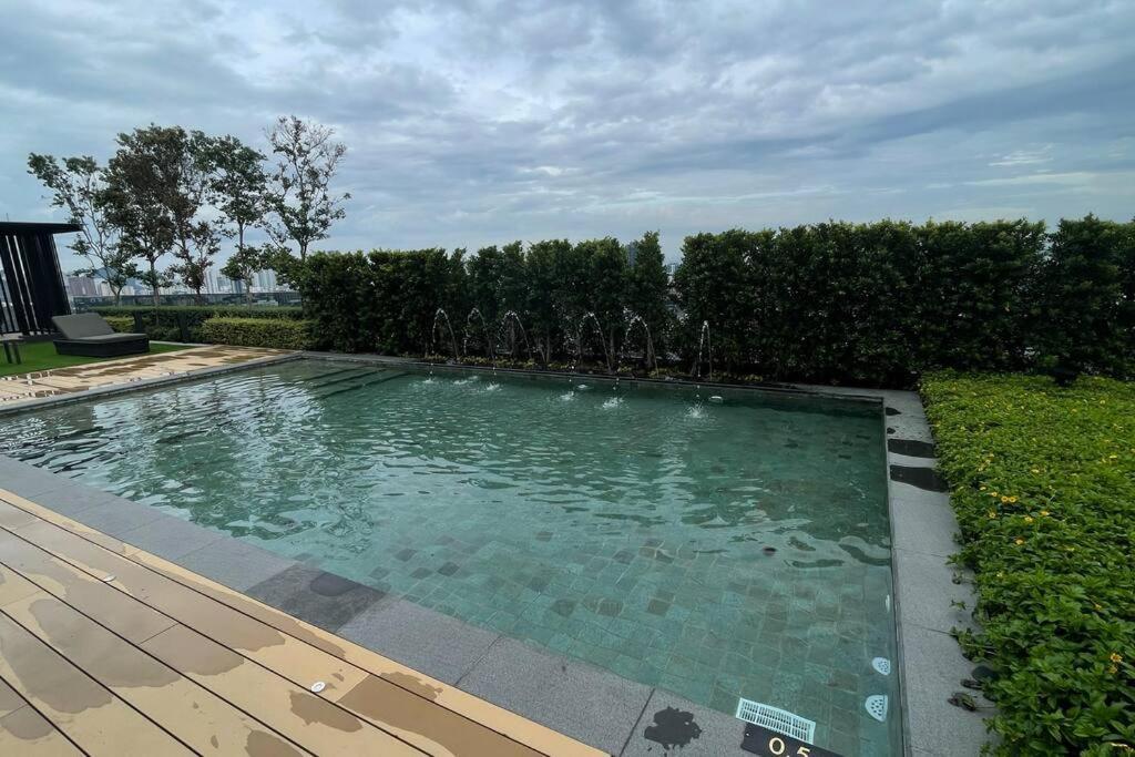 Beacon Suites With Infinity Pool At Georgetown By Wl Экстерьер фото